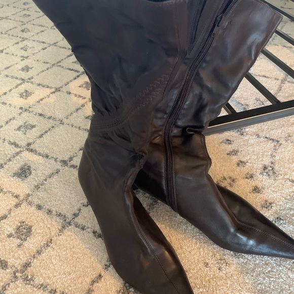 Brown boots - Picture 2 of 2